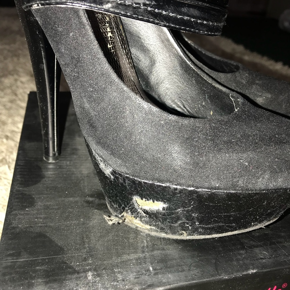 Heels - Picture 3 of 4